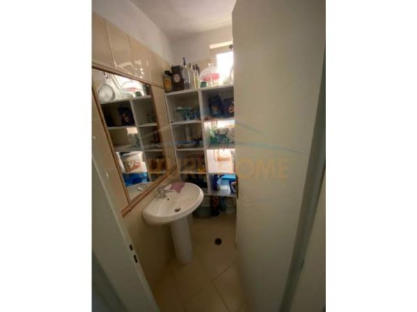 Tirane, jepet me qera apartament 3+1+BLK Kati 4, 150 m² 800 Euro (prane Mozaikut)