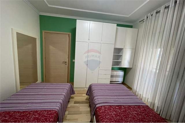 Tirane, jepet me qera apartament 2+1 Kati 5, 105 m² 800 Euro (Hamdi Sina - Liqeni i Thatë, Shqipëri)