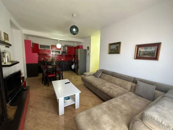 Tirane, jepet me qera apartament 2+1 Kati 5, 104 m² 450 Euro (Unaza e Re)