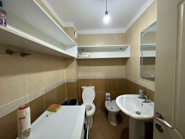 Tirane, jepet me qera apartament 2+1 Kati 5, 104 m² 450 Euro (Unaza e Re)