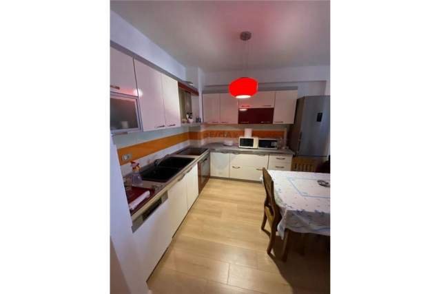 Tirane, jepet me qera apartament 2+1 Kati 1, 114 m² 550 Euro (Siri Kodra)