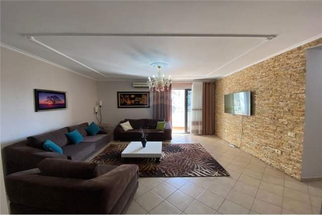 Tirane, jepet me qera apartament 2+1+BLK Kati 5, 110 m² 700 Euro (Rruga e Durresit)