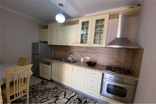 Tirane, jepet me qera apartament 2+1+BLK Kati 5, 110 m² 700 Euro (Rruga e Durresit)