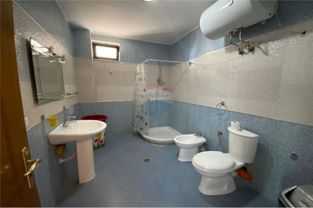 Tirane, jepet me qera apartament 2+1+BLK Kati 5, 110 m² 700 Euro (Rruga e Durresit)