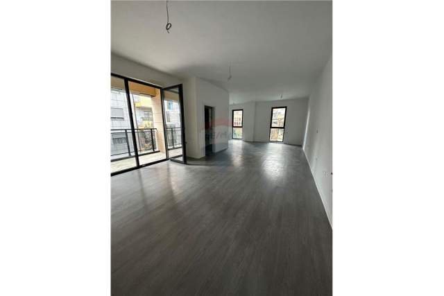 Tirane, jepet me qera apartament 1+1 Kati 1, 76 m² 800 Euro (Rr.Kosovareve)