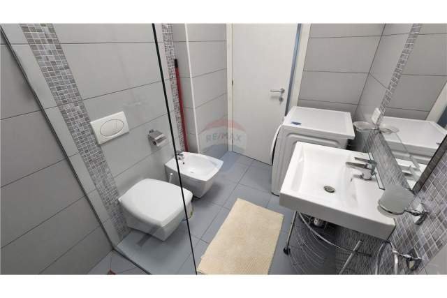 Tirane, jepet me qera apartament 2+1 Kati 8, 118 m² 850 Euro (Kompleksi Delijorgji)