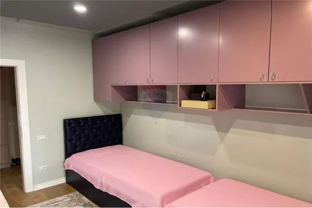 Tirane, jepet me qera apartament 2+1+BLK Kati 2, 102 m² 1.200 Euro (Rruga e Dibrës - Shkolla Partizani, Shqipëri)