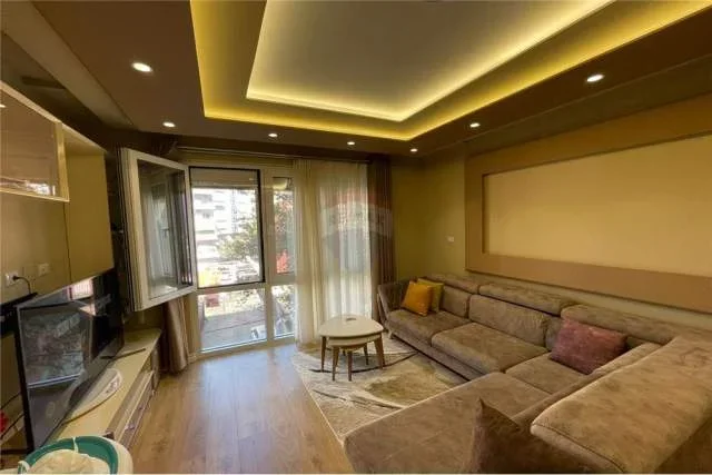 Tirane, jepet me qera apartament 2+1+BLK Kati 2, 102 m² 1.200 Euro (Rruga e Dibrës - Shkolla Partizani, Shqipëri)