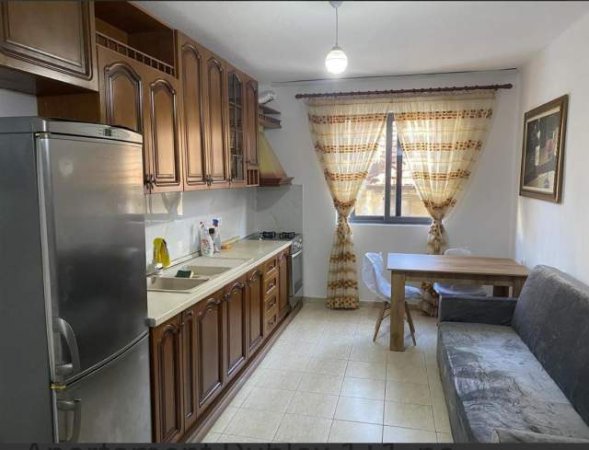 Tirane, jepet me qera apartament 1+1 Kati 1, 50 m² 450 Euro (Rruga e Durresit)
