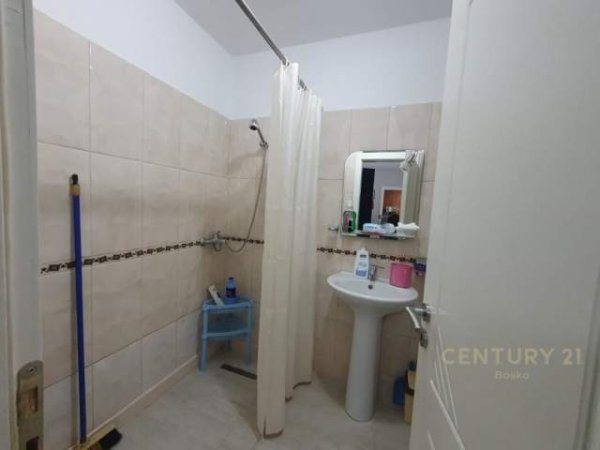 Shitet apartament 1+1 tek  Ish Fusha e Aviacionit / 90.000 Euro