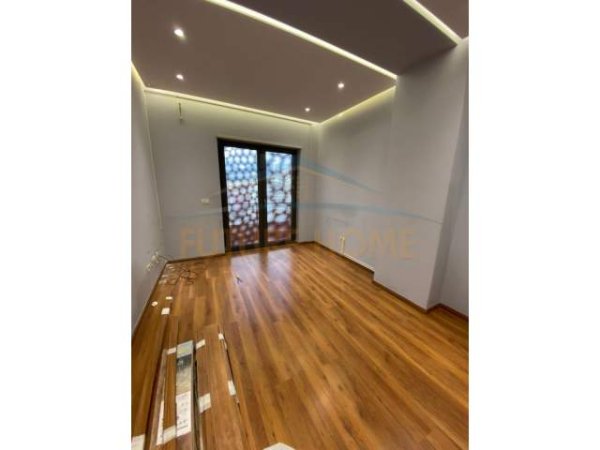 Tirane, jepet me qera apartament 3+1+BLK Kati 7, 146 m² 1.400 Euro (Zogu i Zi)