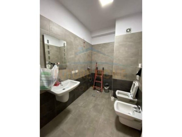 Tirane, jepet me qera apartament 3+1+BLK Kati 7, 146 m² 1.400 Euro (Zogu i Zi)