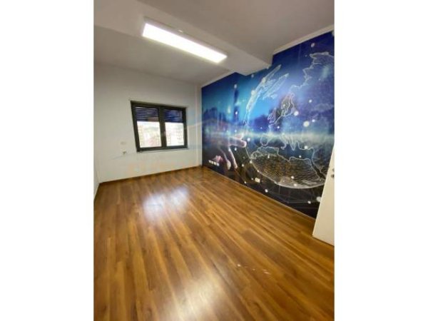 Tirane, jepet me qera apartament 3+1+BLK Kati 7, 146 m² 1.400 Euro (Zogu i Zi)