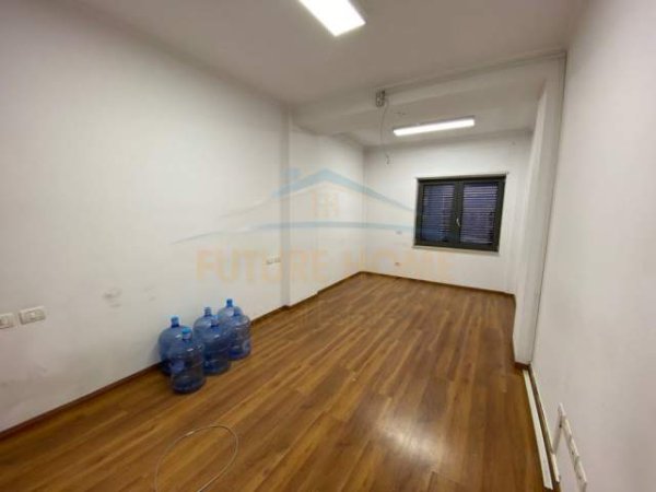 Tirane, jepet me qera apartament 3+1+BLK Kati 7, 146 m² 1.400 Euro (Zogu i Zi)