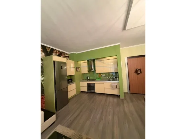 Tirane, shitet apartament 2+1 Kati 4, 105 m² 325.000 € (RRUGA BARRIKADAVE)