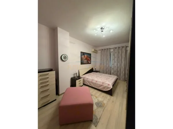 Tirane, shitet apartament 2+1 Kati 4, 105 m² 325.000 € (RRUGA BARRIKADAVE)