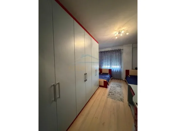 Tirane, shitet apartament 2+1 Kati 4, 105 m² 325.000 € (RRUGA BARRIKADAVE)