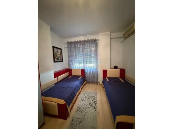 Tirane, shitet apartament 2+1 Kati 4, 105 m² 325.000 € (RRUGA BARRIKADAVE)