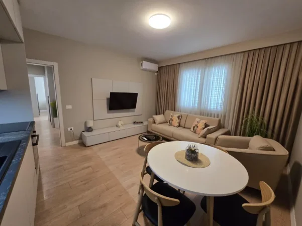 Tirane, jepet me qera apartament 2+1 Kati 2, 90 m² 850 € (RRUGA E KAVAJES)