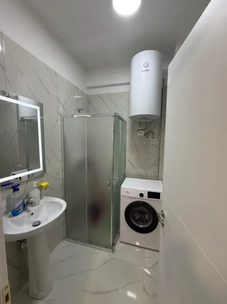 Tirane, jepet me qera apartament 1+1+Ballkon Kati 5, 480 € (Astir)