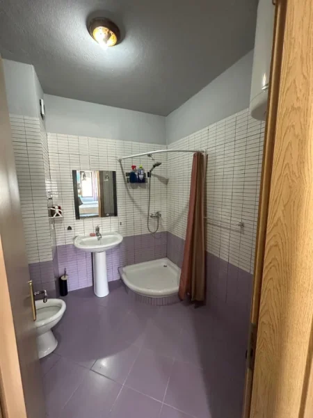 Tirane, jepet me qera apartament 2+1+ Depo, Kati 5, 95 m² 700 € (Komuna e Parisit)