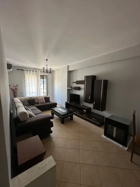 Tirane, jepet me qera apartament 2+1+ Depo, Kati 5, 95 m² 700 € (Komuna e Parisit)