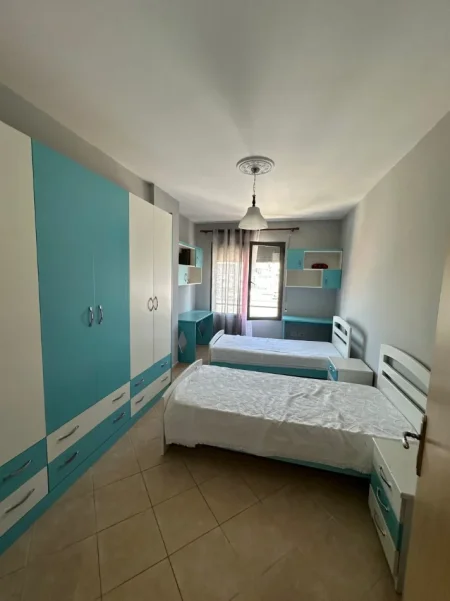 Tirane, jepet me qera apartament 2+1+ Depo, Kati 5, 95 m² 700 € (Komuna e Parisit)