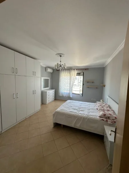 Tirane, jepet me qera apartament 2+1+ Depo, Kati 5, 95 m² 700 € (Komuna e Parisit)