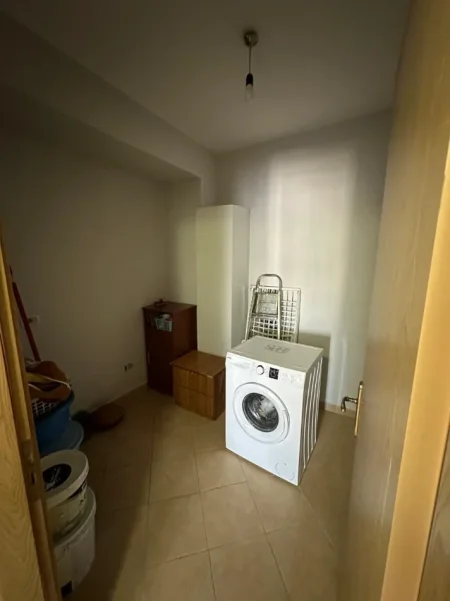 Tirane, jepet me qera apartament 2+1+ Depo, Kati 5, 95 m² 700 € (Komuna e Parisit)