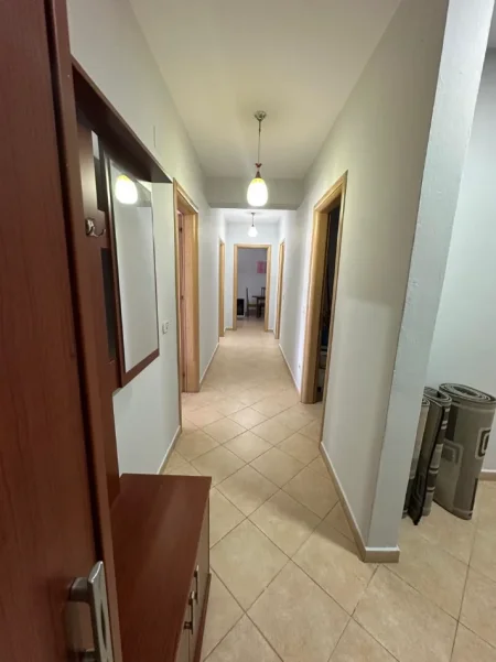 Tirane, jepet me qera apartament 2+1+ Depo, Kati 5, 95 m² 700 € (Komuna e Parisit)