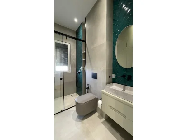 Tirane, jepet me qera apartament 3+1 Kati 5, 200 m² 2.000 € (Kopshti Botanik)