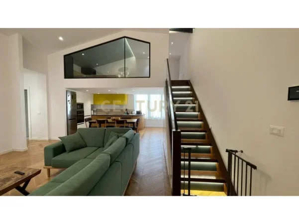 Tirane, jepet me qera apartament 3+1 Kati 5, 200 m² 2.000 € (Kopshti Botanik)