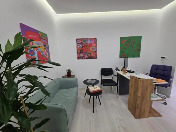 Tirane, jepet me qera ambjent biznesi Kati 2, 63 m² 550 € (Shkolla e Baletit)