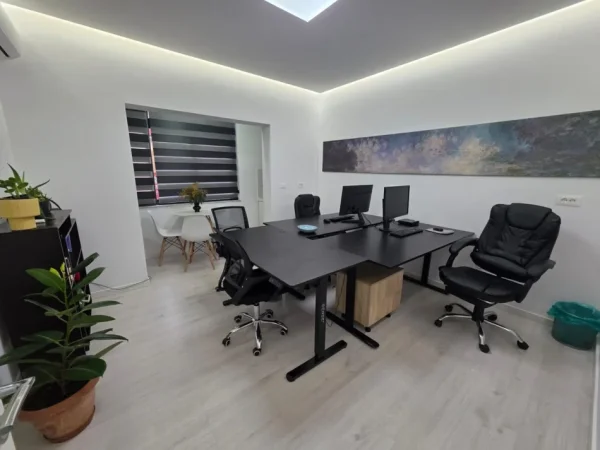 Tirane, jepet me qera ambjent biznesi Kati 2, 63 m² 550 € (Shkolla e Baletit)