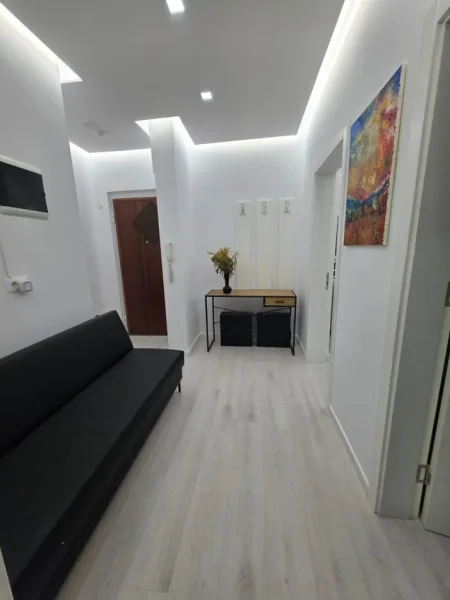 Tirane, jepet me qera ambjent biznesi Kati 2, 63 m² 550 € (Shkolla e Baletit)
