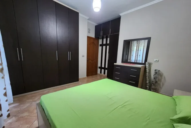 Tirane, jepet me qera apartament 2+1 Kati 4, 100 m² 800 € (Rruga E Kavajes)