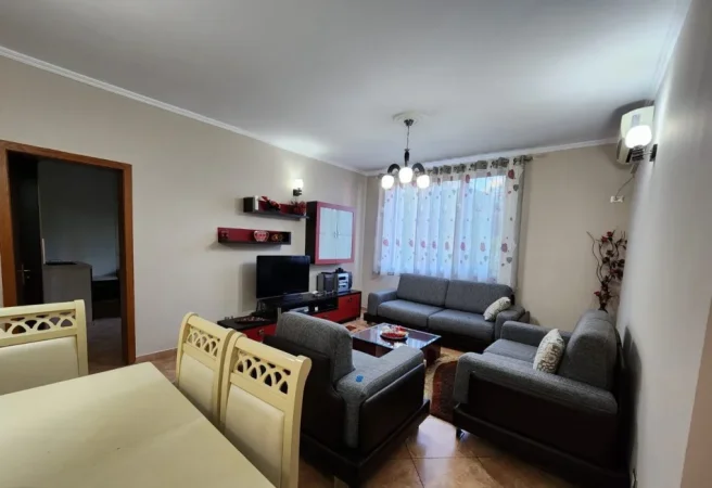 Tirane, jepet me qera apartament 2+1 Kati 4, 100 m² 800 € (Rruga E Kavajes)