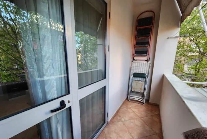 Tirane, jepet me qera apartament 2+1 Kati 4, 100 m² 800 € (Rruga E Kavajes)