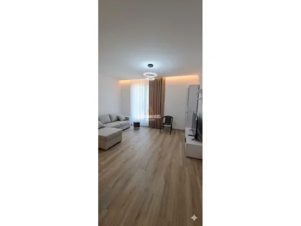 Tirane, jepet me qera apartament 1+1+Ballkon Kati 1, 70 m² 600 € (bulevardi i ri)