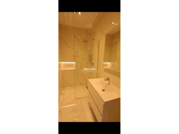Tirane, jepet me qera apartament 1+1+Ballkon Kati 1, 70 m² 600 € (bulevardi i ri)