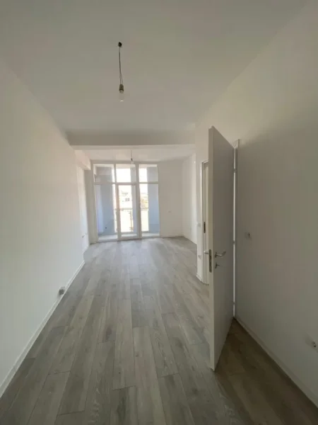 Tirane, jepet me qera ambjent biznesi Kati 6, 70 m² 700 € (Komuna Parisit)
