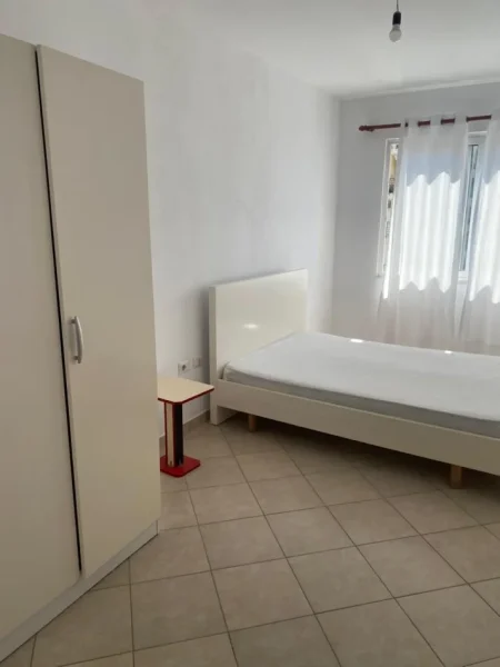 Tirane, jepet me qera apartament 1+1 Kati 4, 70 m² 350 € (Astir)