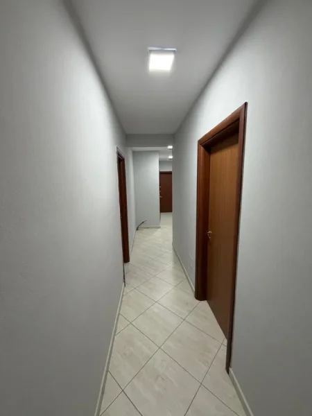 Tirane, jepet me qera apartament 2+1 Kati 9, 107 m² 700 € (Rruga Jordan Misja)
