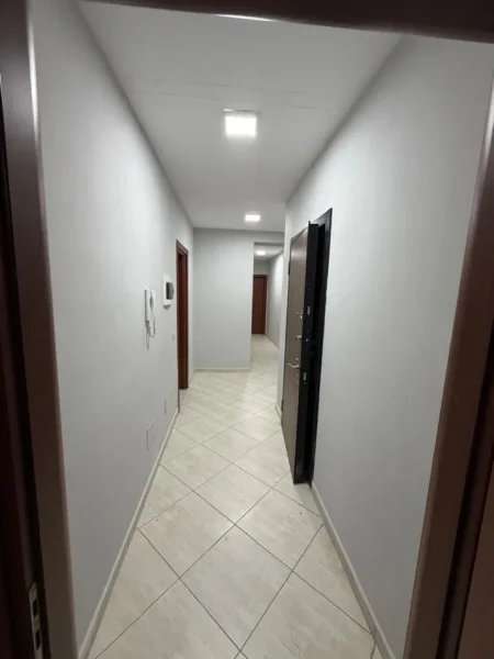 Tirane, jepet me qera apartament 2+1 Kati 9, 107 m² 700 € (Rruga Jordan Misja)