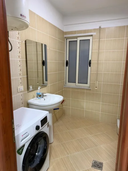 Tirane, jepet me qera apartament 2+1 Kati 9, 107 m² 700 € (Rruga Jordan Misja)