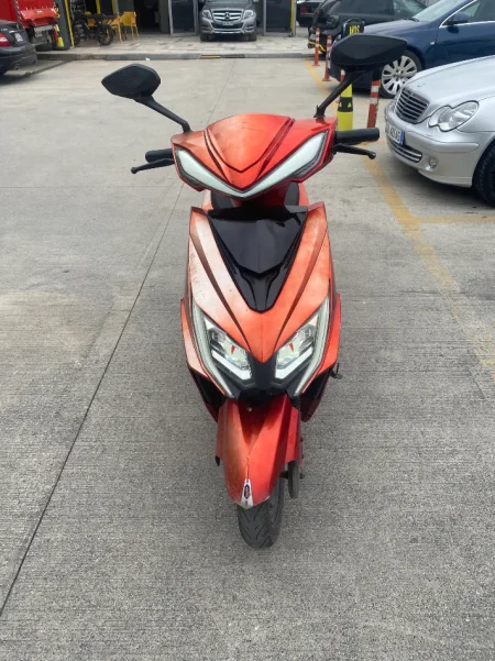 Tirane, shitet Scooter Heroway , 3.300 km 650 €