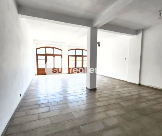 Shkoder, jepet me qera ambjent biznesi Kati 1, 140 m² (QENDER)