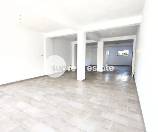 Shkoder, jepet me qera ambjent biznesi Kati 1, 140 m² (QENDER)