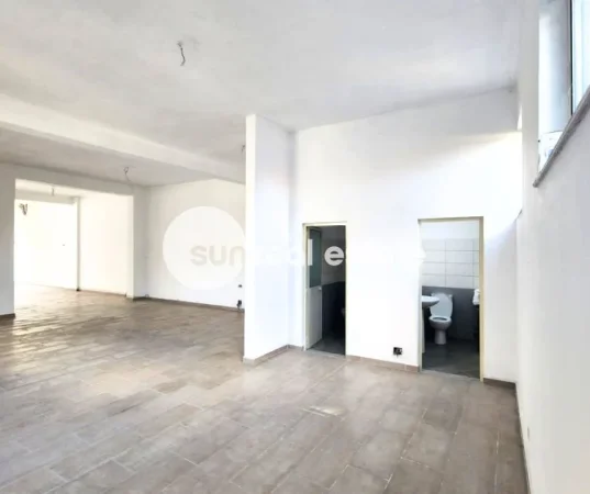 Shkoder, jepet me qera ambjent biznesi Kati 1, 140 m² (QENDER)