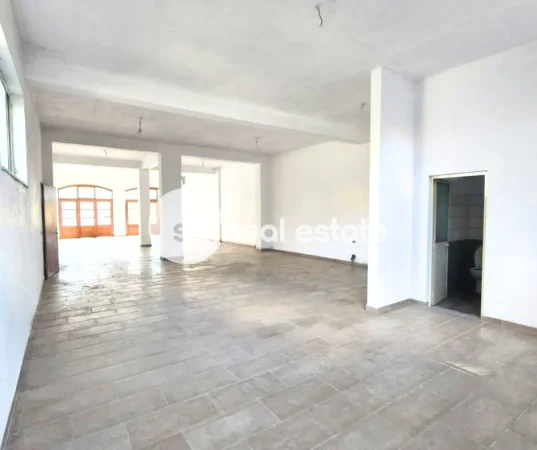 Shkoder, jepet me qera ambjent biznesi Kati 1, 140 m² (QENDER)